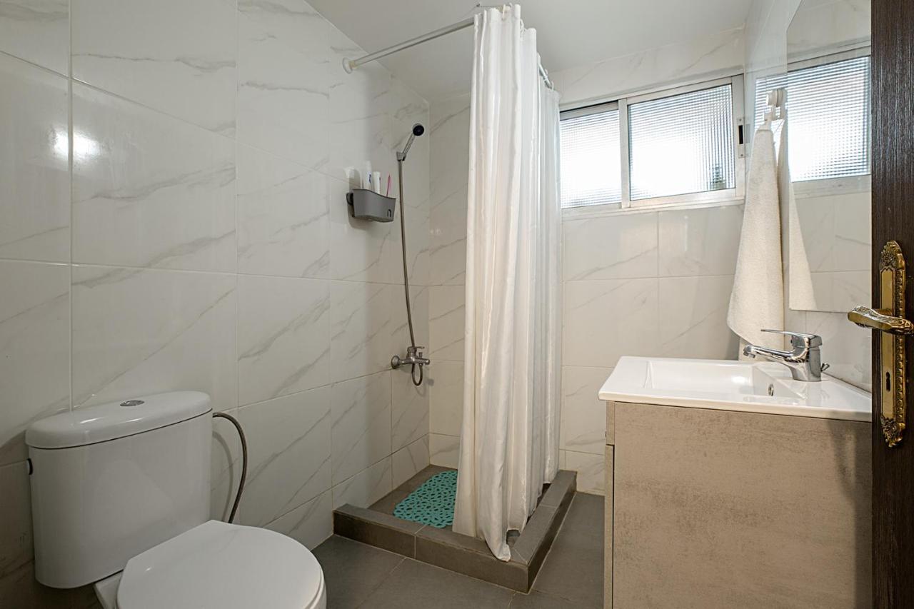 White Hostel 레메소스 외부 사진