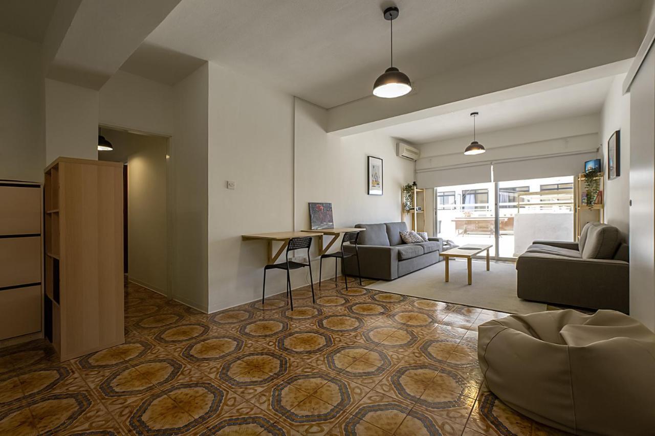 White Hostel 레메소스 외부 사진