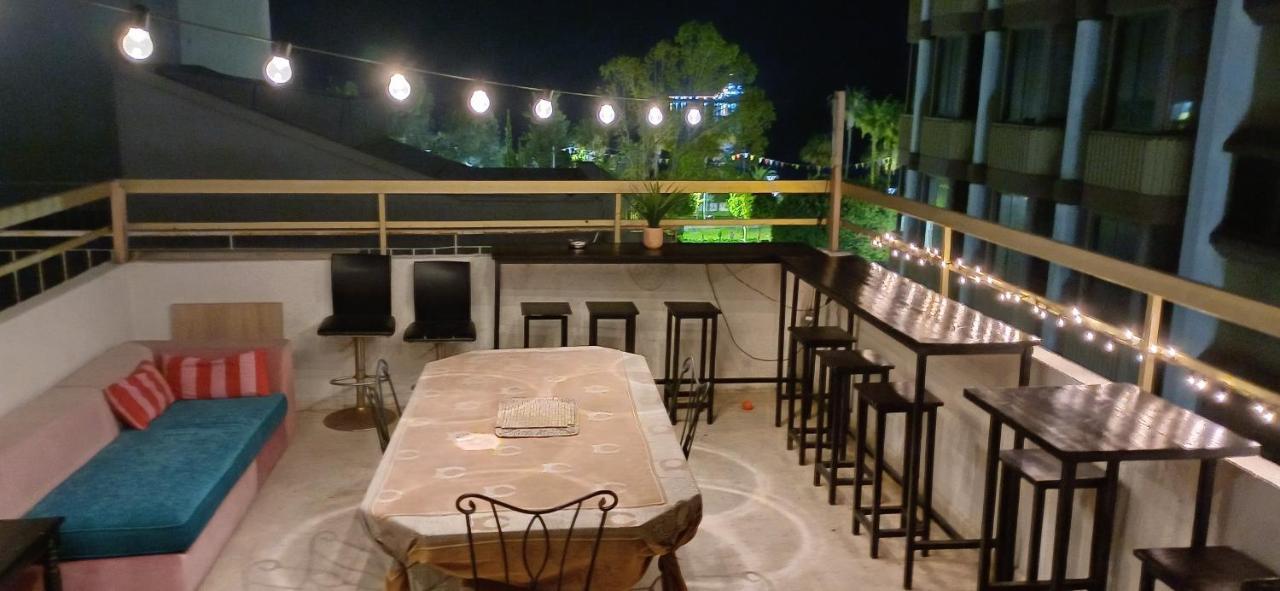 White Hostel 레메소스 외부 사진