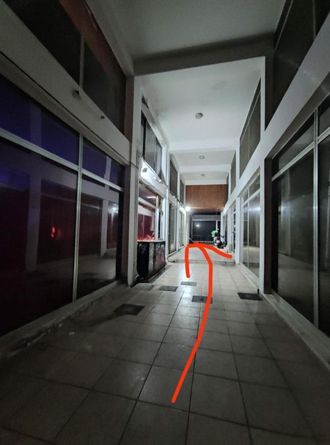 White Hostel 레메소스 외부 사진